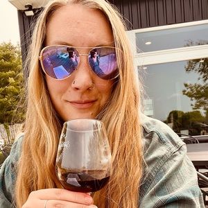 Meet your Posher, Lexie